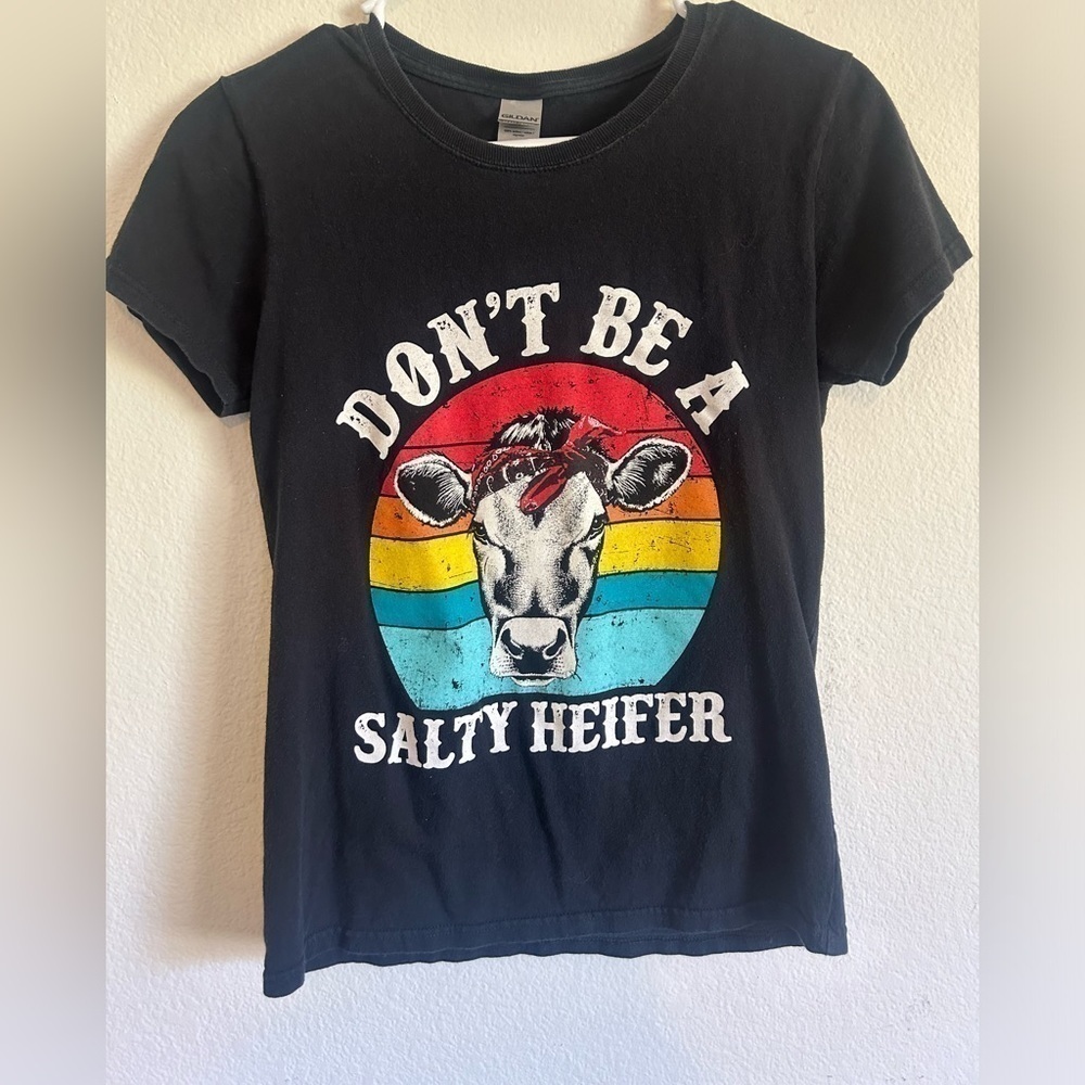 Don't be a salty heifer graphic tee size small